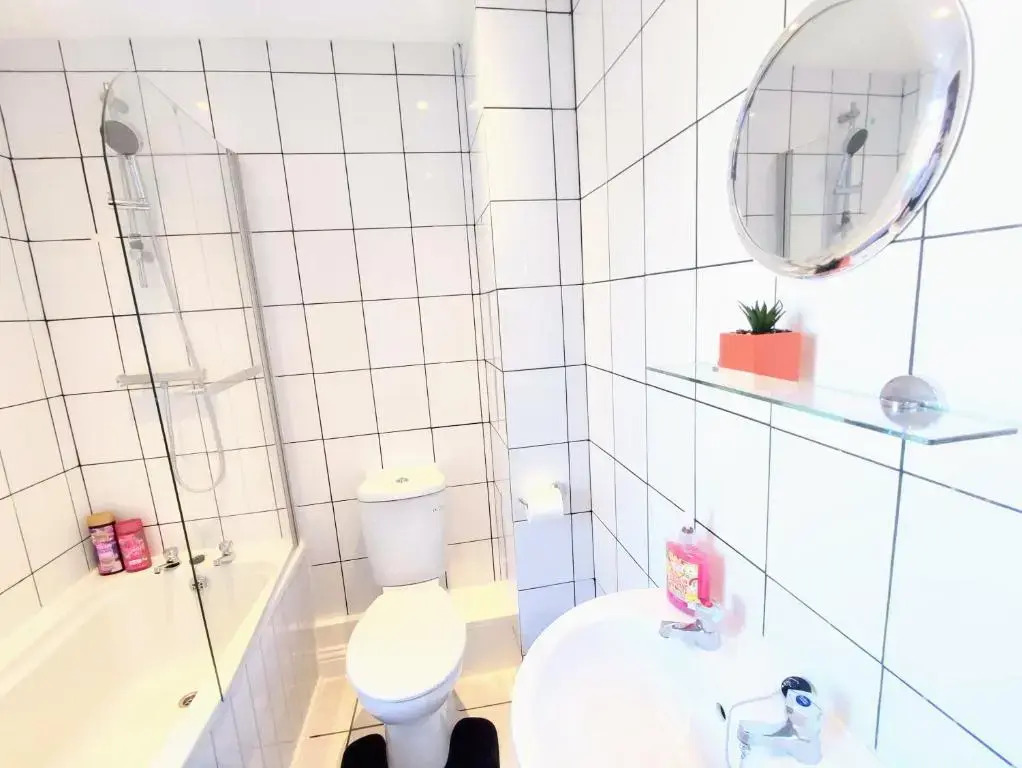 Crystal Suite 3 free private parking