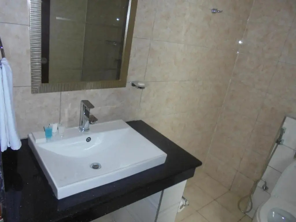 We Hotel and Suites