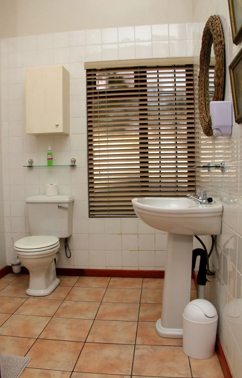 Del Roza Guest House