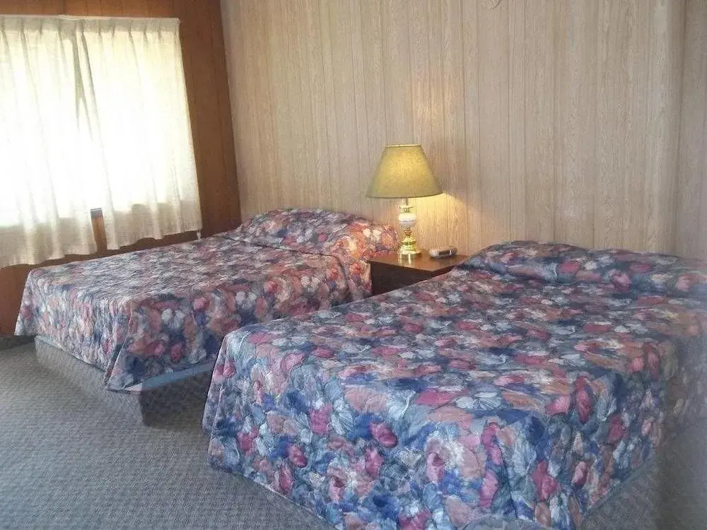 Raval Paradise Motel and RV Park