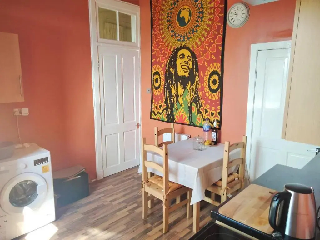 Spacious flat in Bridgeton, Glasgow