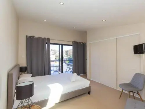 Khione 5 23 Kirwan Close