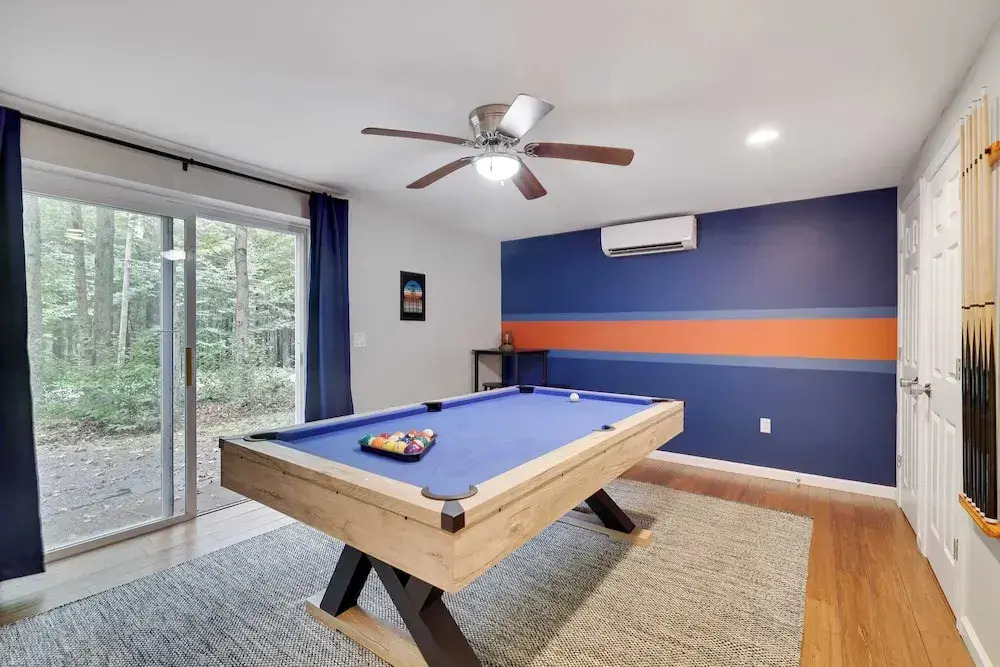 Moshannon Tree-lined Pocono Retreat w/ Hot Tub, Firepit & Pool Table