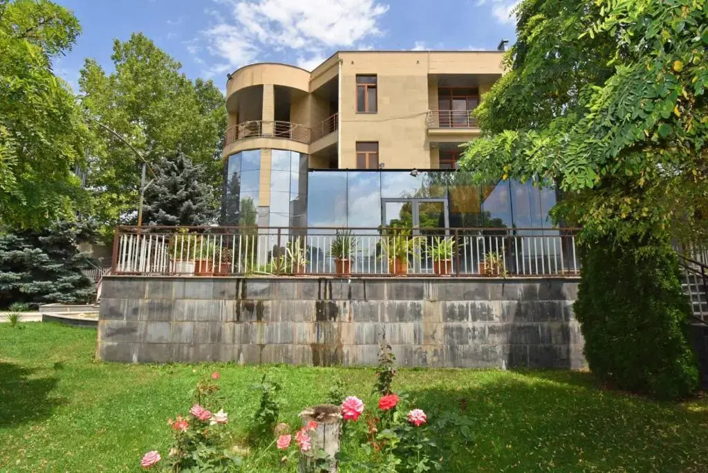Kocharyan Street, 5 bedrooms Luxury, Unique House MS555
