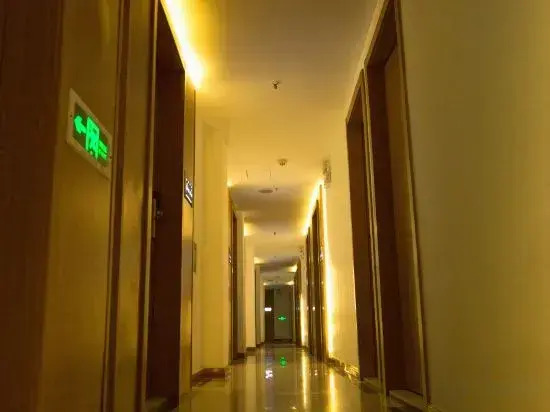 Xiangru Chain Hotel (Shanghai Caogen