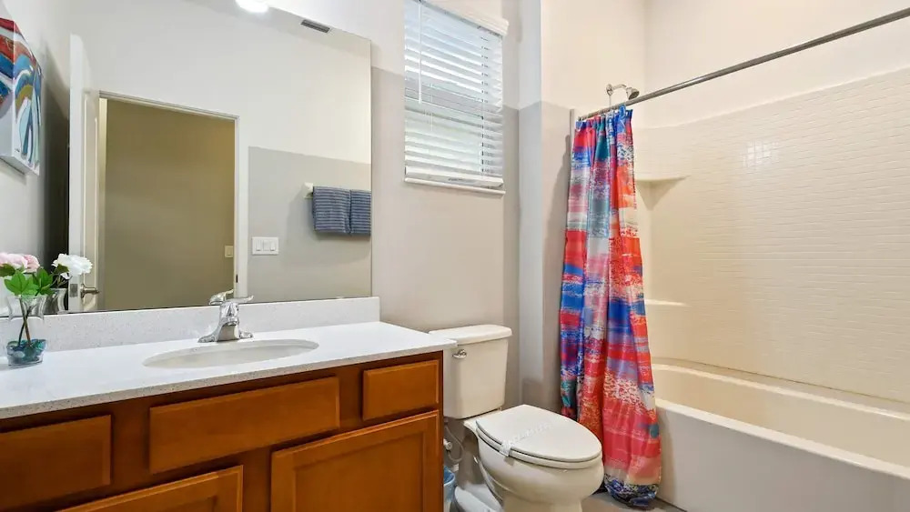 Opulent Retreat, Pool & Lake View, Near Parks