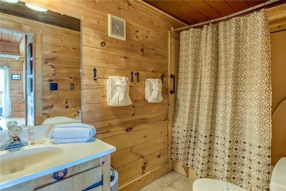 Smoky Mountain View 3 Bedroom Home with Hot Tub
