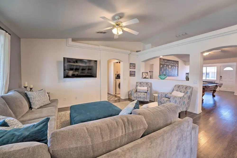 Central Lake Havasu City House: Grill & EV Charger