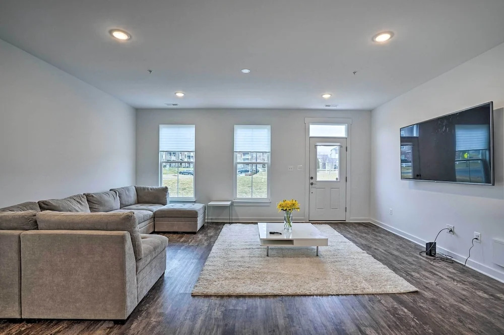 Modern Townhome 4 Mi to Downtown Frederick
