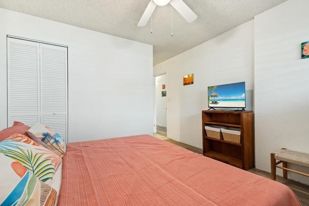 Big Island Kalanikai 215 1 Bedroom Condo