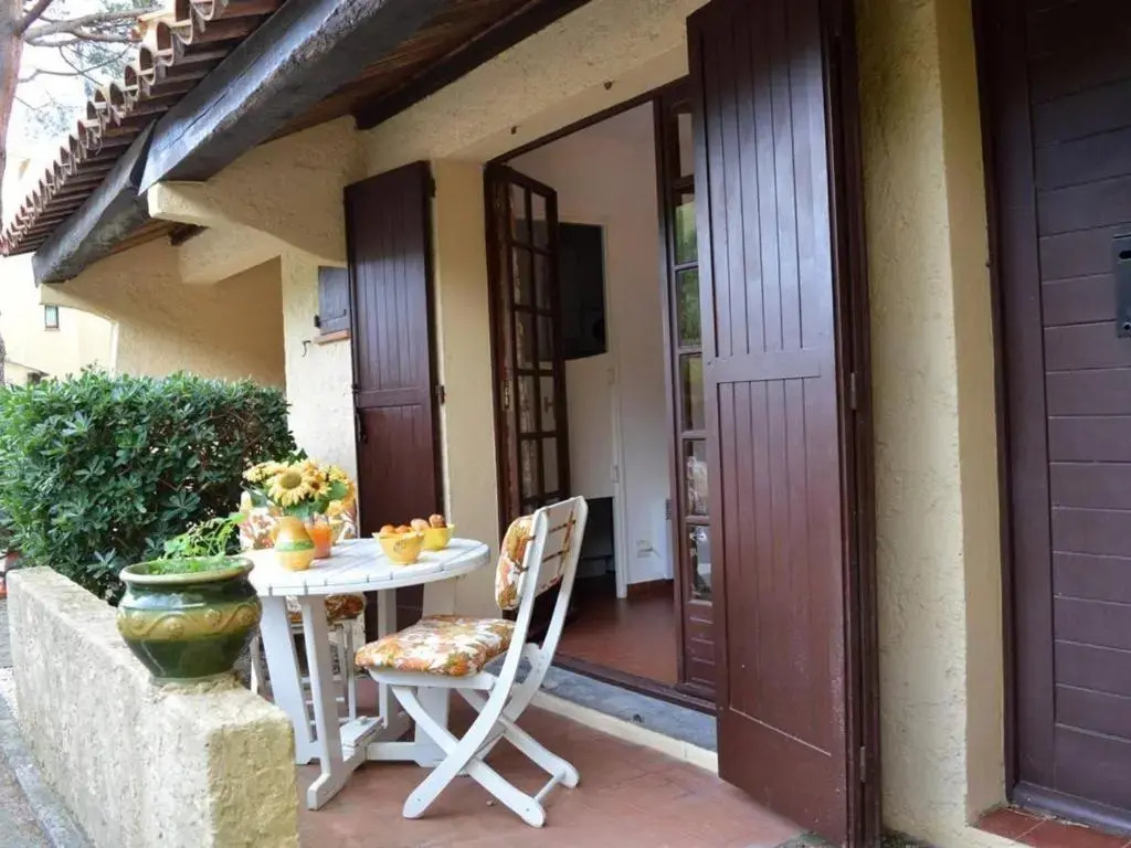 Appartement Le Lavandou, 1 pièce, 2 personnes - FR-1-251-66