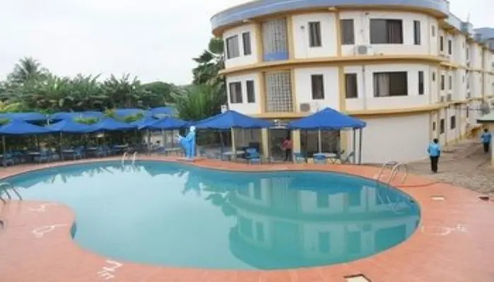 Glamossay Hotel