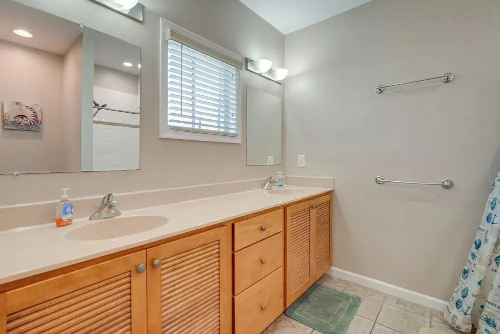 2 Blocks to Beach: Cozy Retreat in Wildwood!