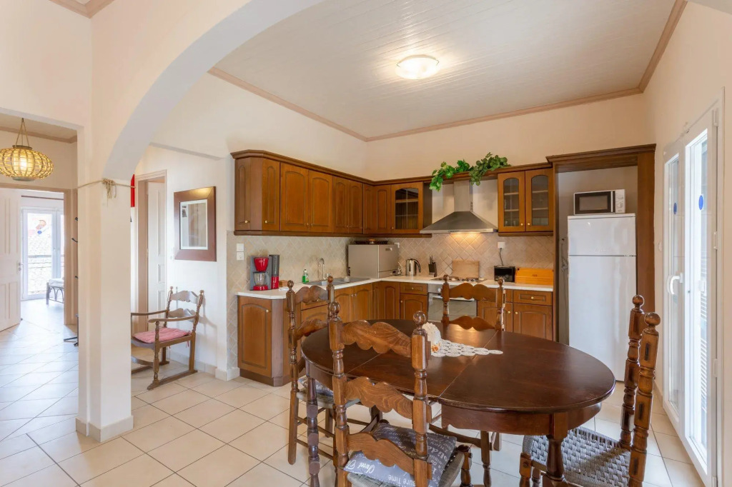 Fay Apartment Walk to Beach Sea Views A C Wifi Car Not Required - 2617