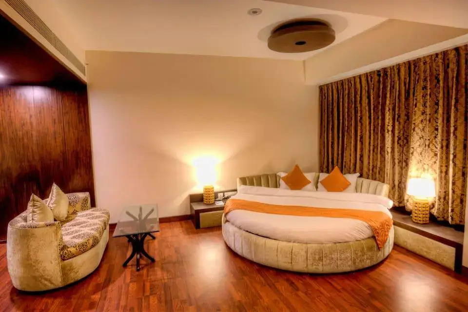 Hotel Raj Deluxe