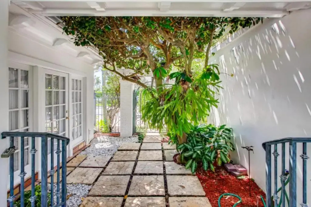 Villa Dolce Vita - Luxuriate in Sweeping Intracoastal Views of Palm Beach