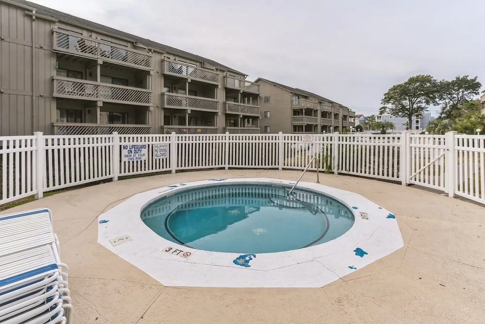 Kiana's Beach Retreat 2 Bedroom Condo by RedAwning