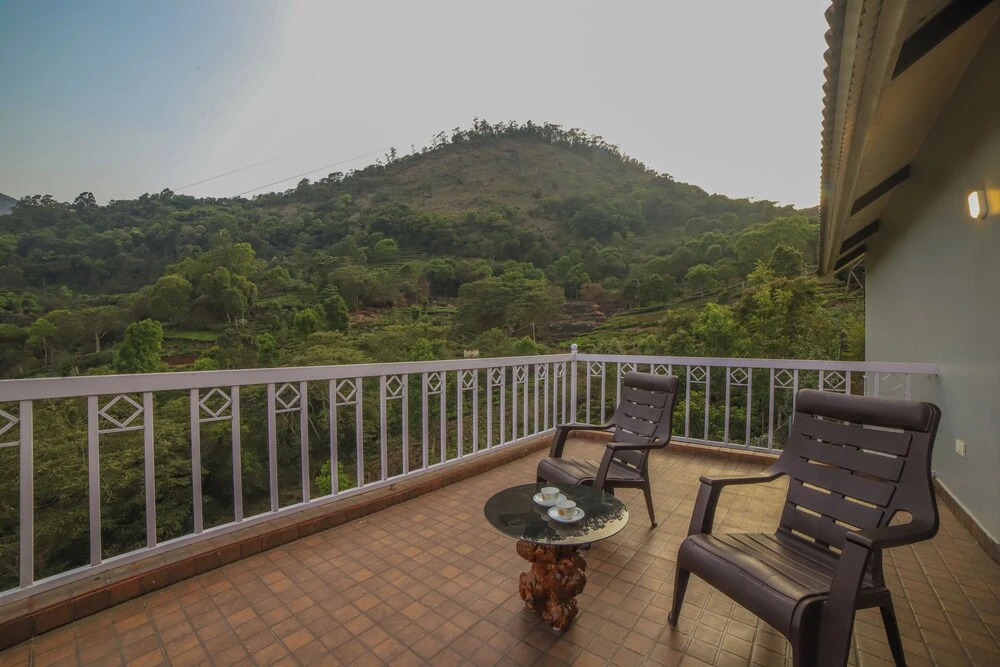 Moving Mist Villa