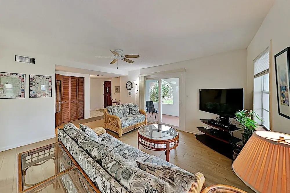 3br/2ba Seaside - 600 Feet From The Beach - Sleeps 6 3 Bedroom Home