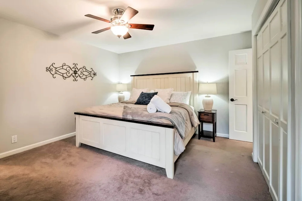 Relax Poolside! Family Getaway in Nashville Area