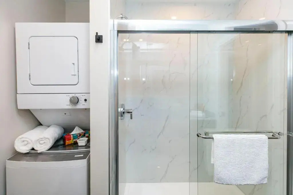 Luxury 1 BR With King Bed - Near Byward Market