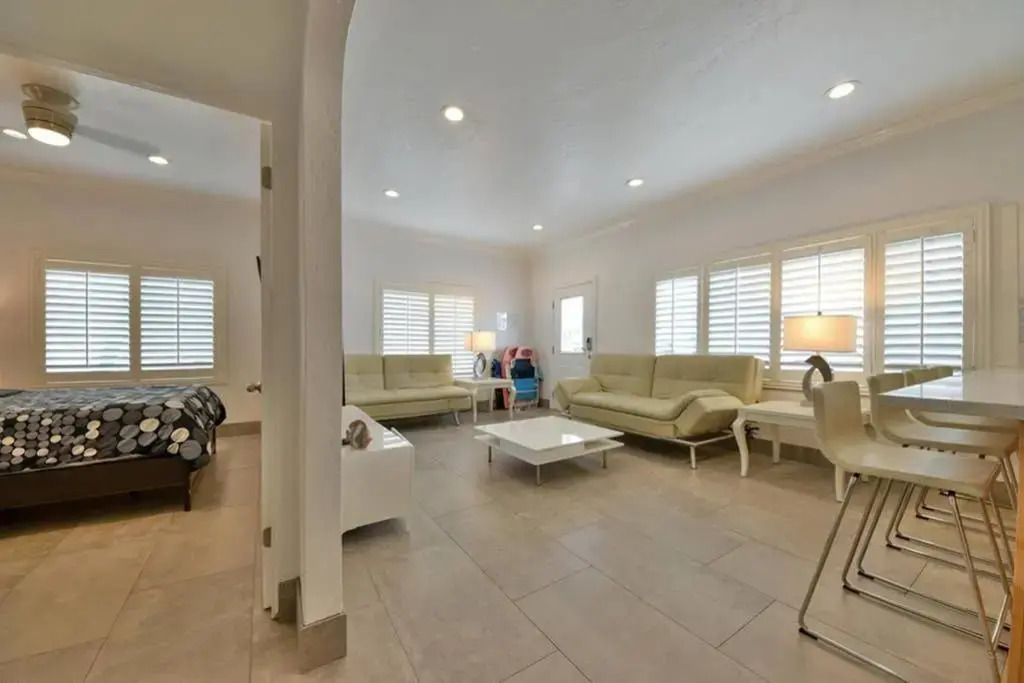 1000#1 Contemporary Home w/ Parking, Grill, & AC!