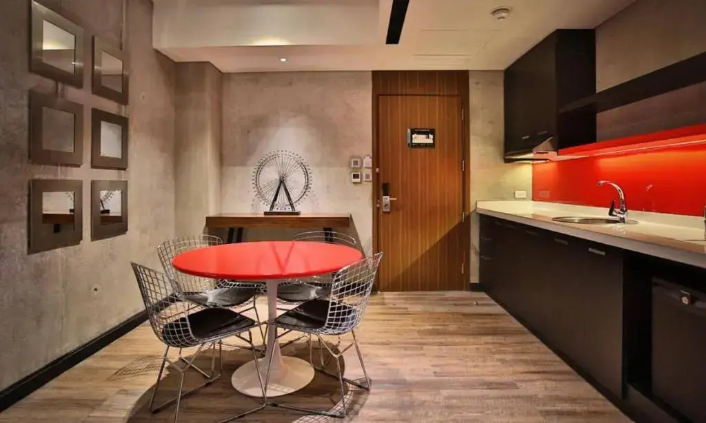 The B Hotel Quezon City