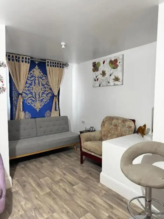 OYO Unique Guestroom - Farnworth, Easy Access to Bolton