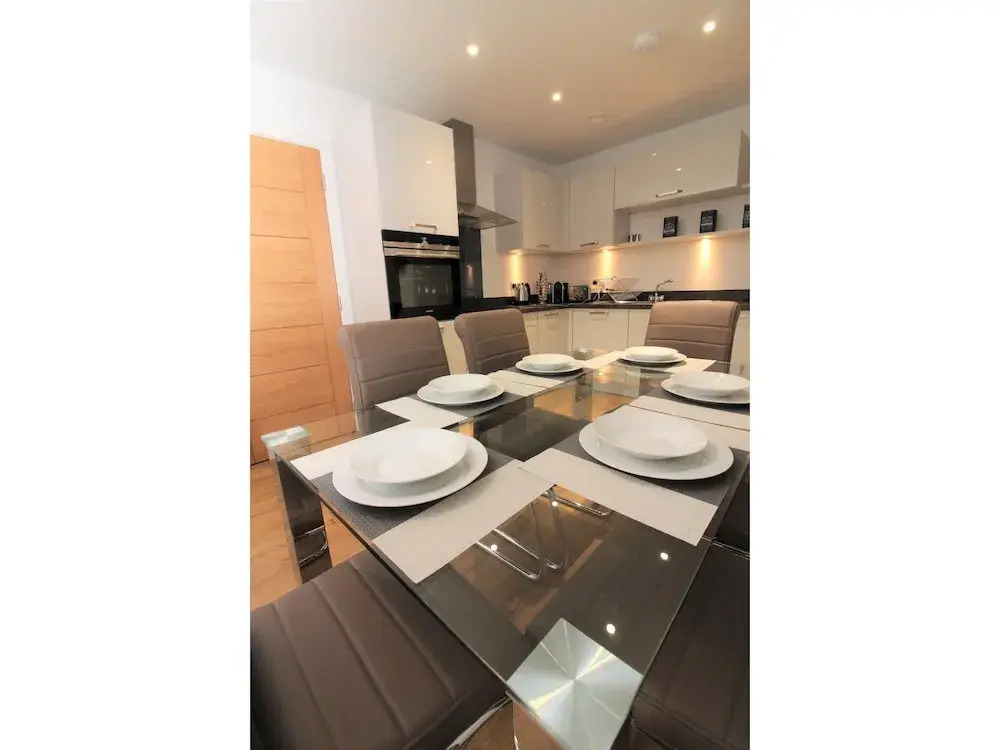 Luxury 2BR Modern Flat for 6 Near Holyrood Park