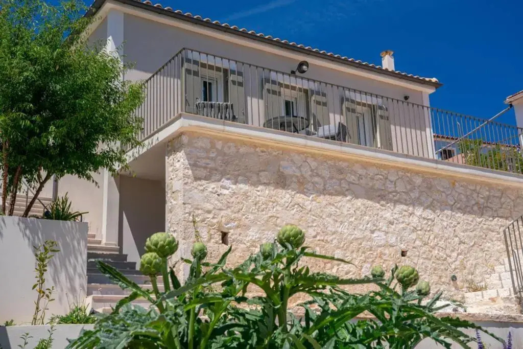 Luxury Seafront Villa Liberty with pool in Fiskardo
