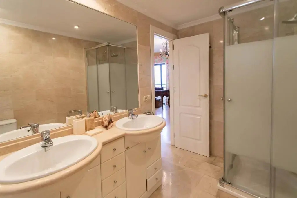 4 bedroom apartment close by beach in Fuengirola