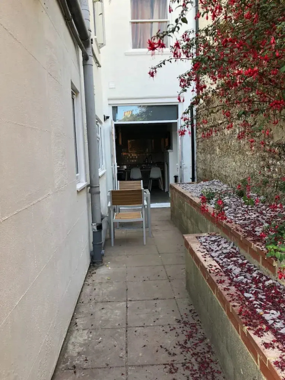 Clydes Hideaway Apartment