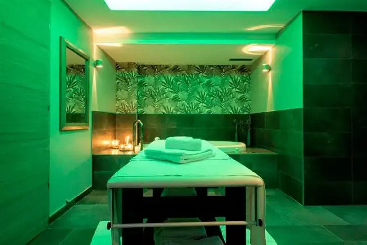 Apartment For 4 Persons At Luxhotel