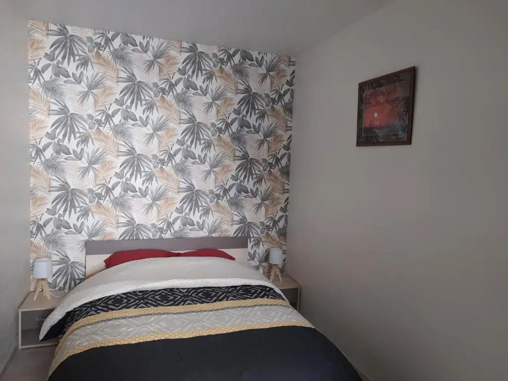 Appartement restauré à 50 m de la plage