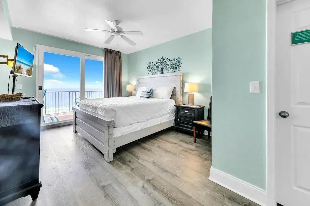 Laketown Wharf 1326
