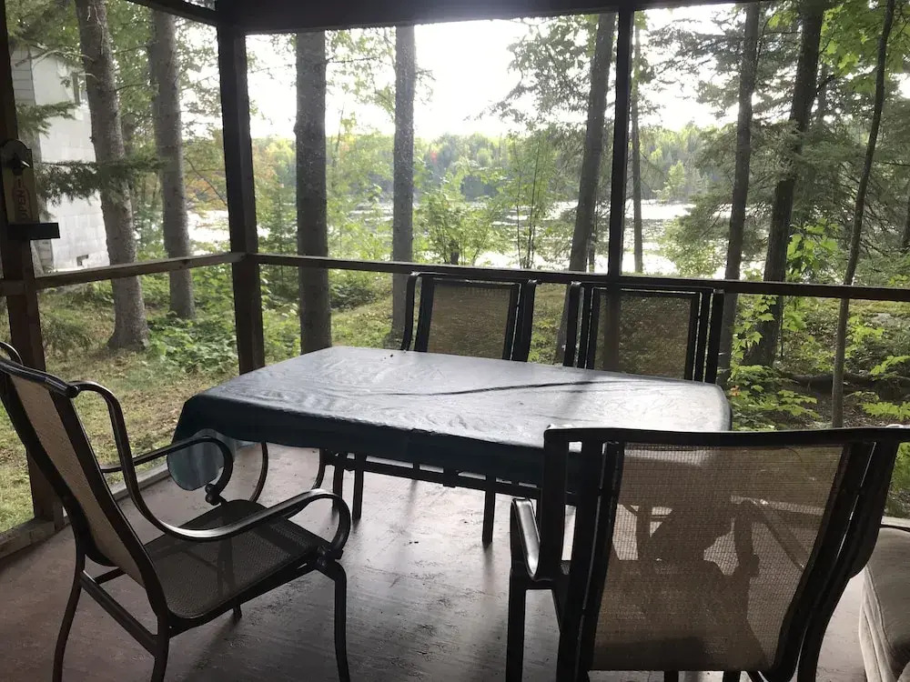 Longmuir's Hidden Cove Cottage Resort