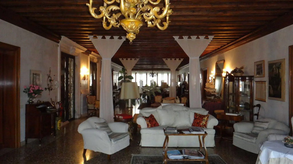 At Home a Palazzo