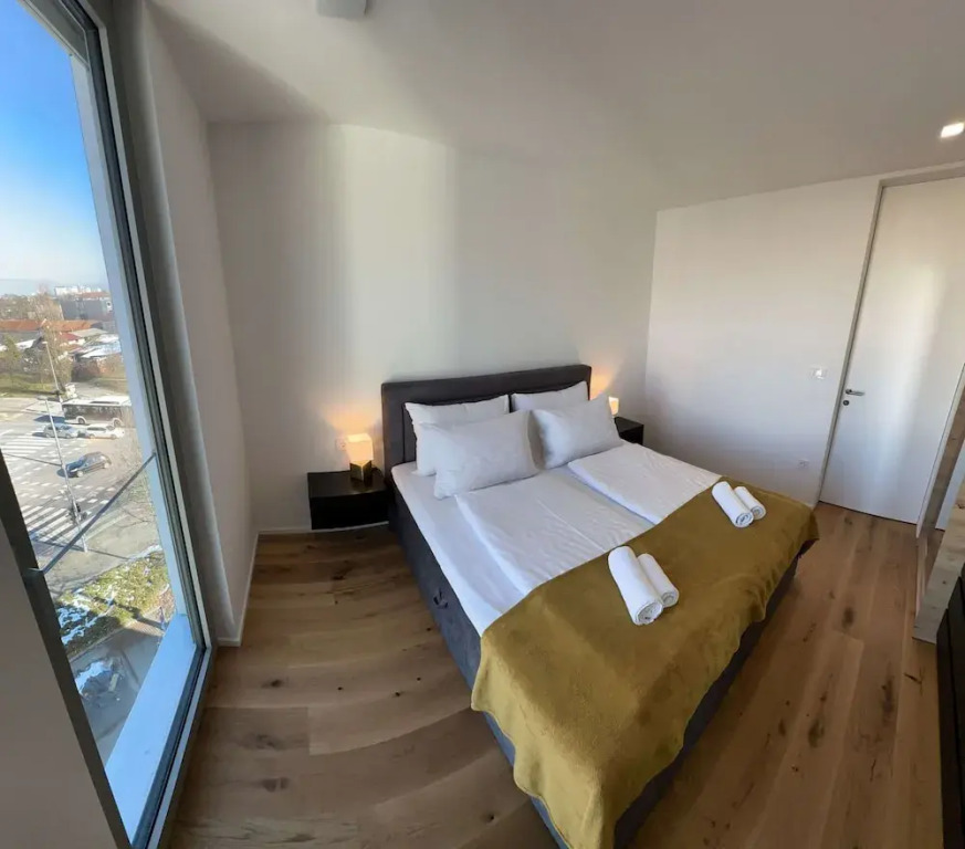Garden Residence - Premium Downtown Apartment
