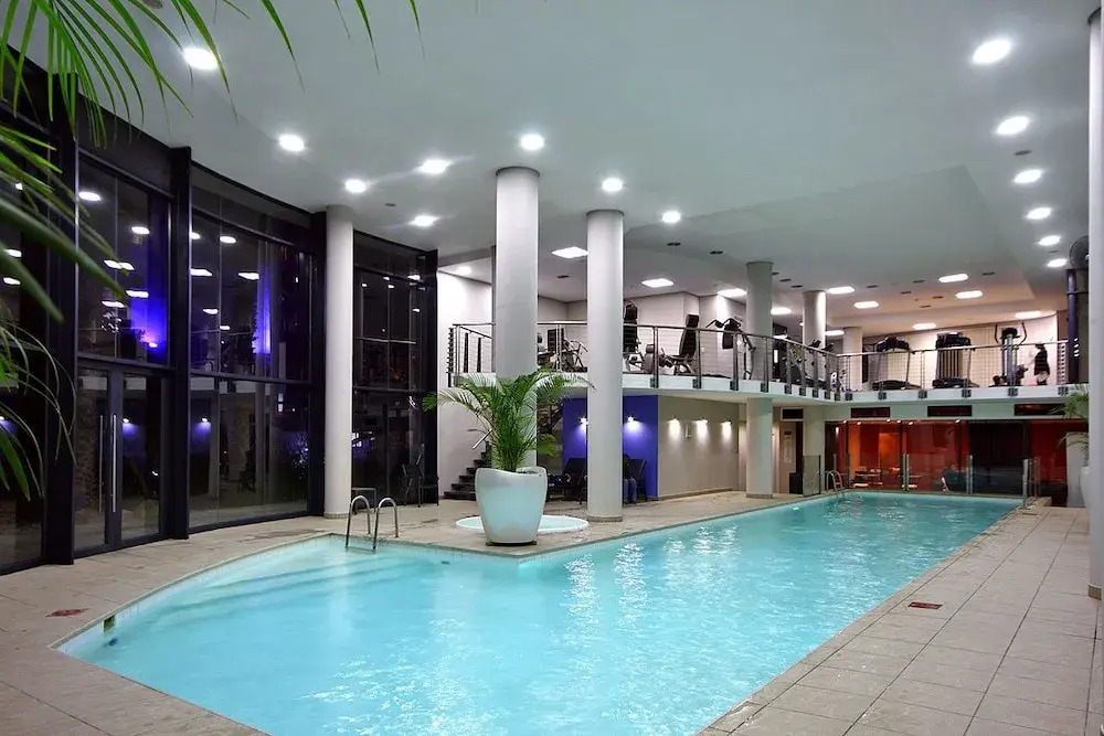 Knightsbridge 407 by Host Agents
