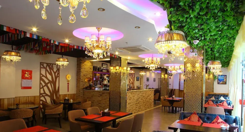 Xinghe Yuezhi S-Guangzhou Yuexiu District Railway Station White Horse Clothing City Flagship Store