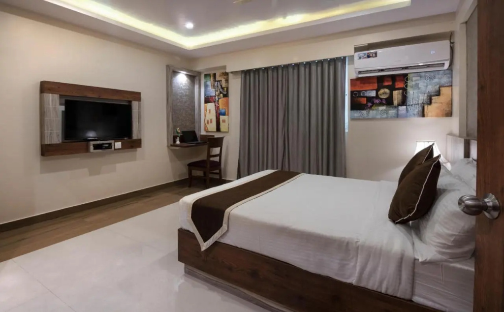 Hotel Monarch International