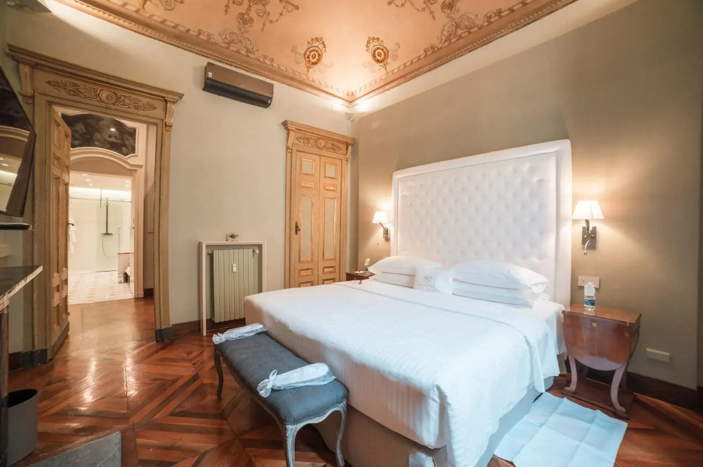 Royal Palace Hotel