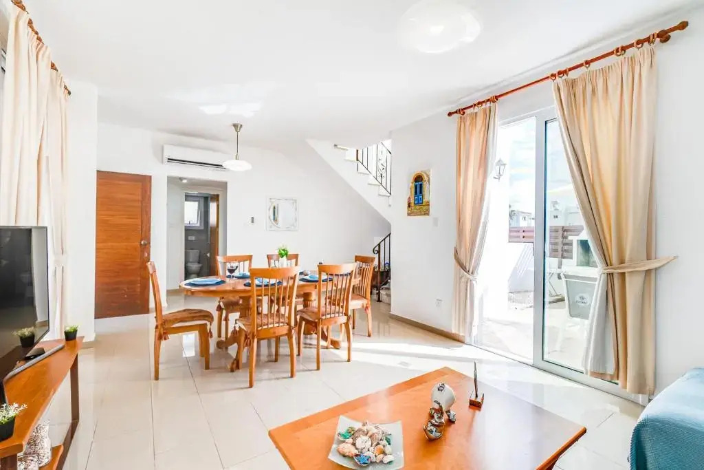 Villa Rosedale by Ezoria Villas