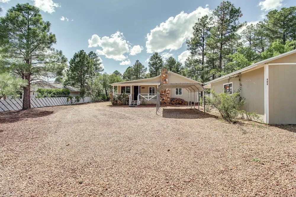 Furnished Porch + Gas Grill: Lakeside Cottage Stay