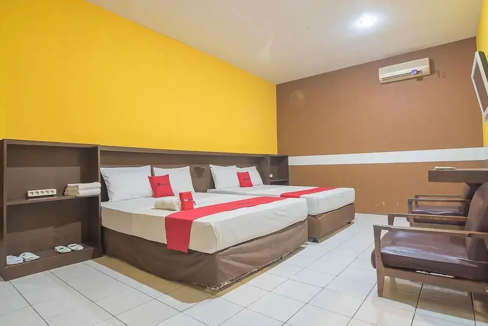 RedDoorz near Alun Alun Subang