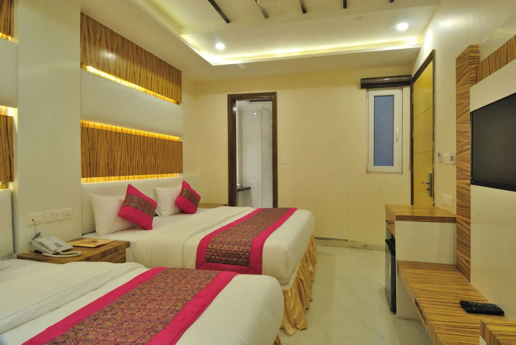 Aman Continental With Restaurant - 5Mins from Connaught Place ,Railway Station & Metro