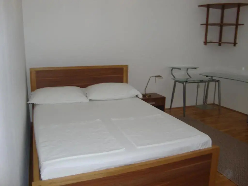 Longo apartment