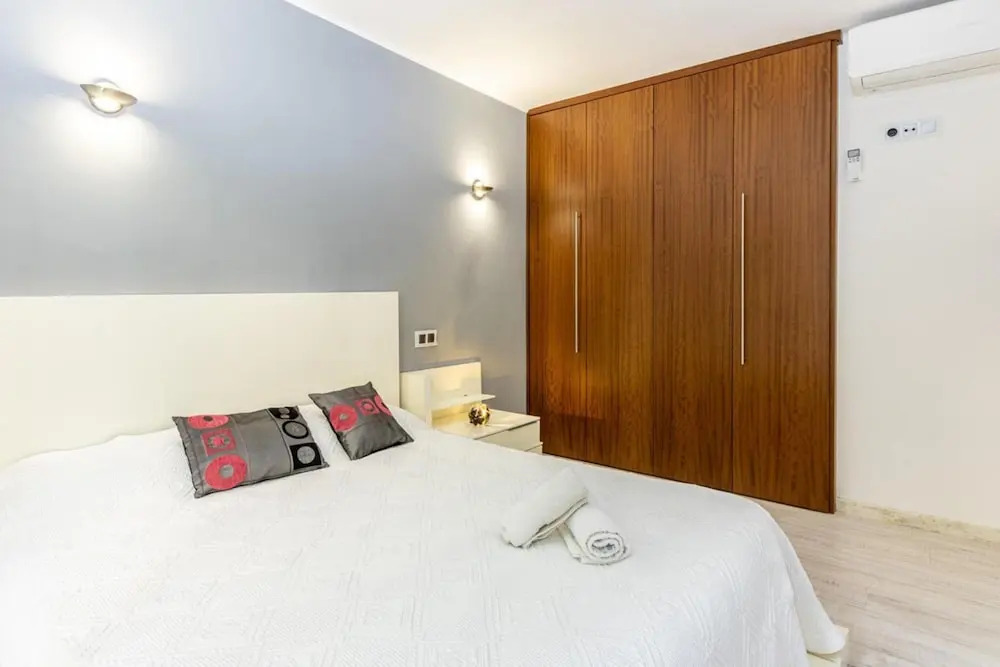 Apartment - 2 Bedrooms with Pool and WiFi - 107876