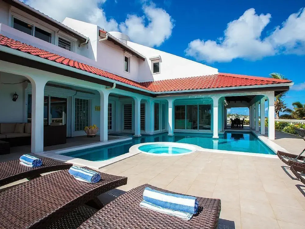 Beachfront Villa FantaSea