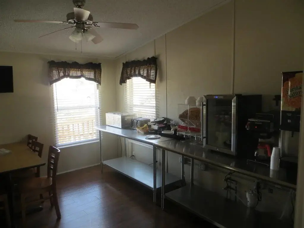 Shale Lodge Pleasanton